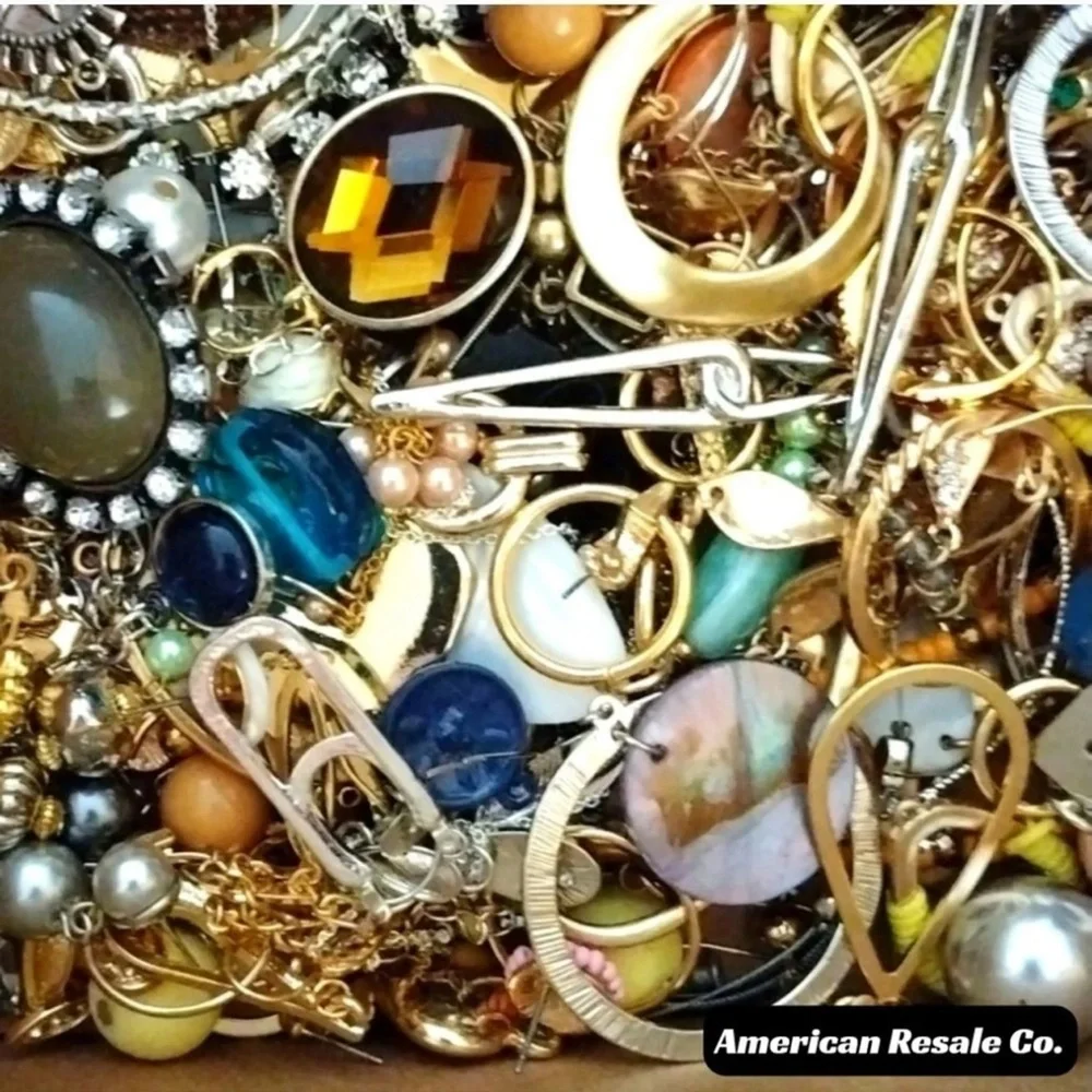 2 Pounds Unsorted Tangled Jewelry Vintage Modern Wear Junk Mystery Treasure Hunt - Picture 1 of 3